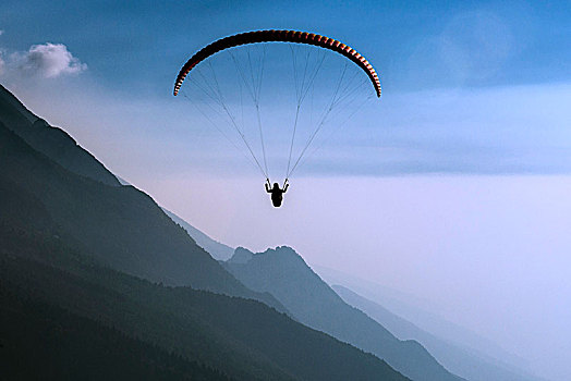 滑翔伞,俯视,加尔达湖,马尔切斯内,傍晚,蒙特卡罗,威尼托,意大利,欧洲