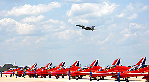 f-15,战斗机,鹰,高处,皇家空军,特技飞行,团队,红色,箭头