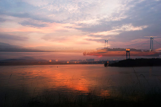 湖南长沙湘江沿岸风光带仲夏夜晚霞