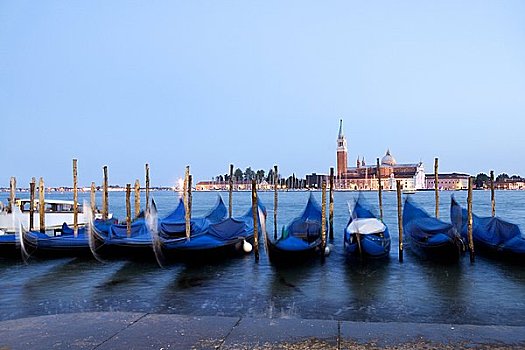 排,停泊,小船,圣乔治奥,马焦雷湖,背景,威尼斯,意大利