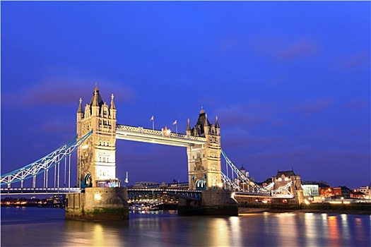 伦敦塔桥,黄昏