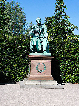 罗森堡宫附近,哥本哈根第二座安徒生雕像