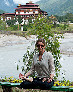 女人,沉思,普那卡,寺院,背景,不丹