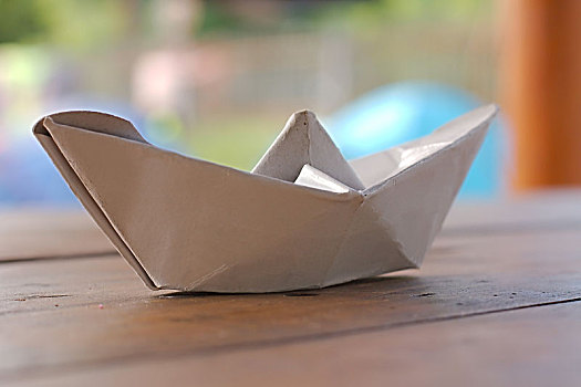 纸船,桌子