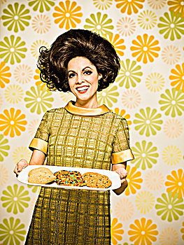 女人,20世纪60年代,风格,连衣裙,花,壁纸,拿着,大浅盘,饼干