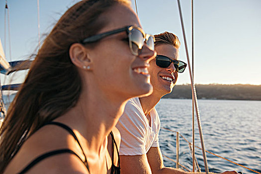 情侣,享受,风景,帆船,圣地亚哥湾,加利福尼亚,美国