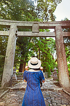 后视图,美女,戴着,蓝色,衣服,帽子,站立,日本神道,神祠,福冈,日本