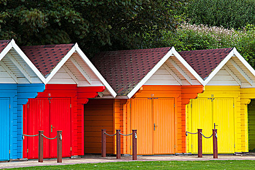 彩色,海滩小屋,斯卡伯勒,北约克郡,英格兰