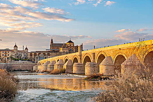 罗马桥,上方,瓜达尔基维尔河,后面,科多巴,安达卢西亚,西班牙,欧洲