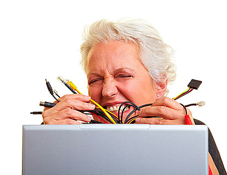 老年,女人,笔记本电脑,许多,线缆