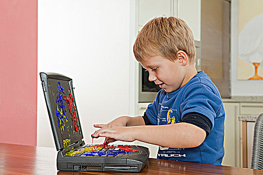 男孩,玩,绘画,笔记本电脑