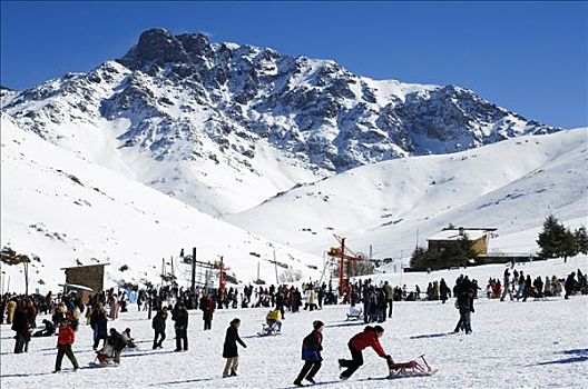 摩洛哥,大阿特拉斯山,滑雪胜地,滑雪者,滑雪道