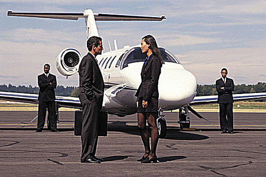 商务人士,职业女性,交谈,户外,飞机