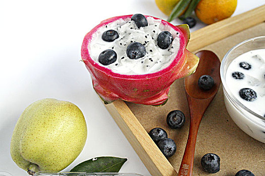 蓝莓火龙果酸奶