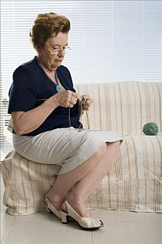 老年,女人,坐,沙发,编织品