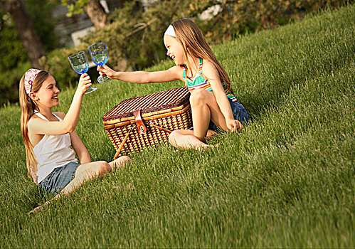 两个女孩,野餐