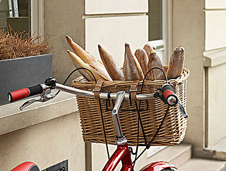 近摄,新鲜面包,柳条篮,附,把手,经典的,路,自行车,巴黎,法国