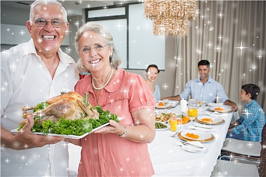 合成效果,图像,祖父母,拿着,鸡肉,烤,家庭,餐桌