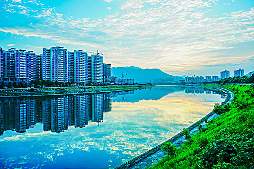 岸边,河流,河堤,绿草,江景,日出,高楼,建筑群