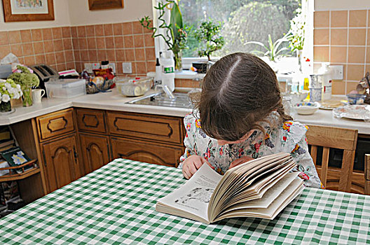 女孩,读,厨房用桌