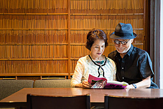老年,夫妻,读书
