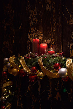 圣诞装饰中的烛光