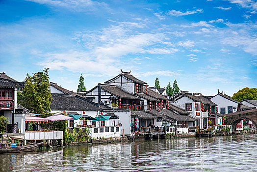 上海市青浦区朱家角古镇淀浦河畔水乡