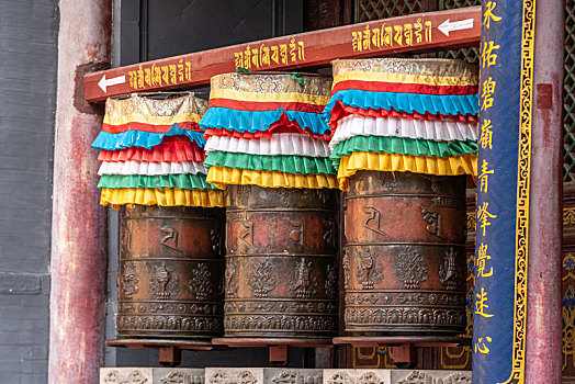中国五台山景区寺庙里的转经筒