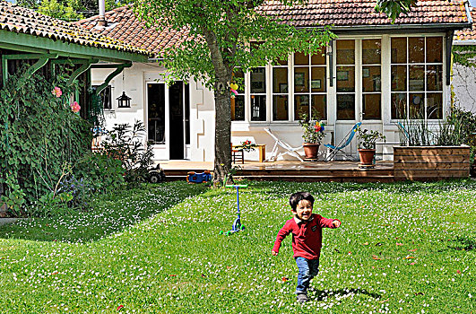 小男孩,跑,花园