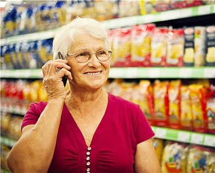 老年,女人,接电话,超市