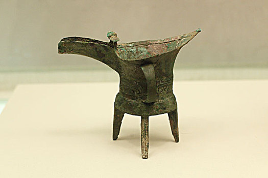 铜爵,公元前1600-1360年