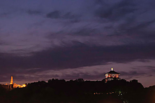 乌鲁木齐红山夜景