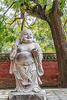 中国河南省登封少林寺布袋和尚弥勒佛塑像