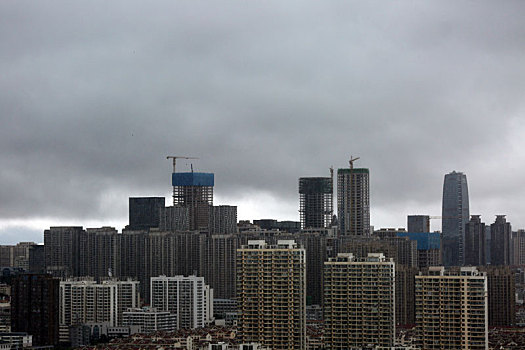 8号台风,巴威,威力巨大,暴雨大风轮番袭击下的城市