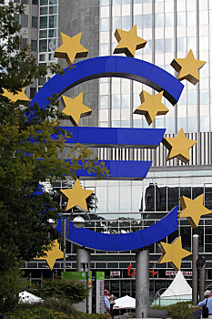法兰克福欧洲央行外的欧元标志