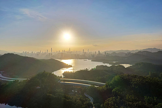 高空航拍深圳最高峰梧桐山与仙湖植物园全景全貌