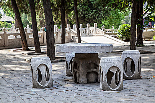 中国古典石头桌椅
