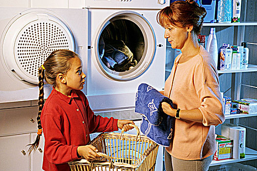 母女,洗衣服