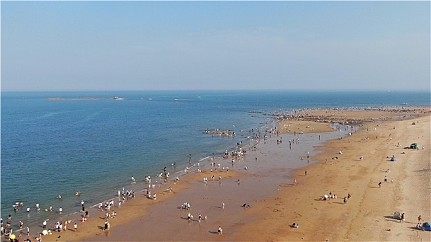 山东省日照市,海边再现人从众景观,端午节小长假首日旅游井喷