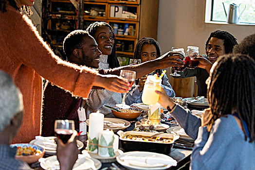 家庭,祝酒,玻璃杯,圣诞晚餐
