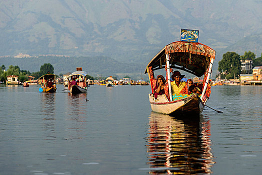 船,湖,斯利那加,查谟-克什米尔邦,印度,亚洲