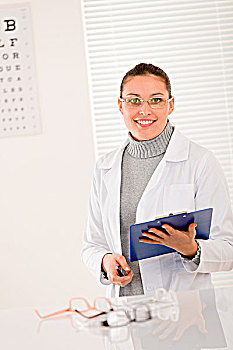 光学设备,医生,女人,近视镜,视力表