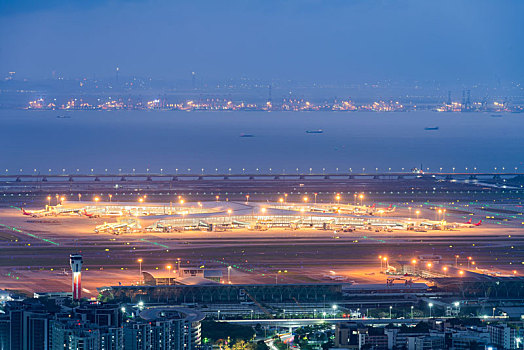 深圳宝安机场卫星厅夜景