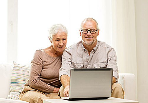 家庭,科技,岁月,人,概念,高兴,老年,夫妻,笔记本电脑,在家