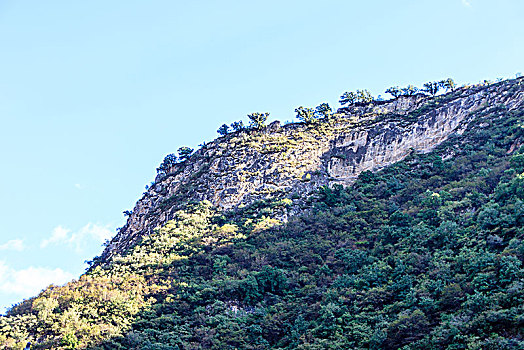 爨底下村群山