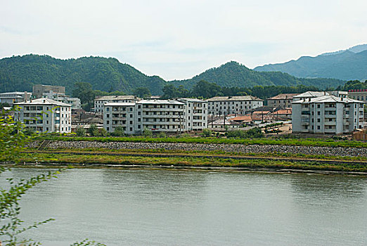 中朝边界鸭绿江对岸朝鲜惠山市