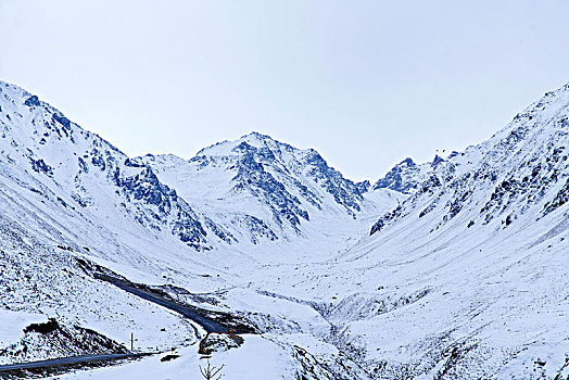 那拉提牧场雪山