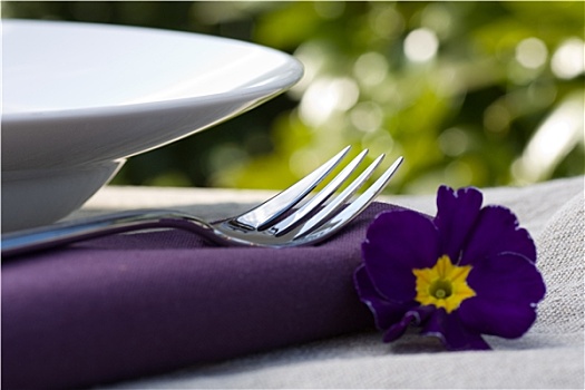 餐具摆放,紫花