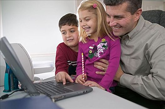 父亲,孩子,用电脑