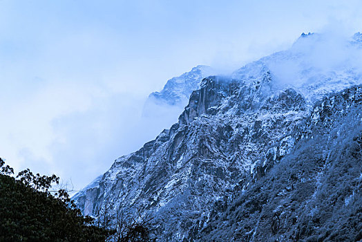 尼泊尔安娜普尔那峰雪山风光